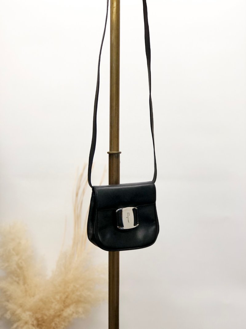 【 日本直送　名牌中古包 】Salvatore Ferragamo ショルダーバッグ ブラック ヴァラ レザー ミニバッグ vintage gme78s - 側背包/斜背包 - 真皮 黑色