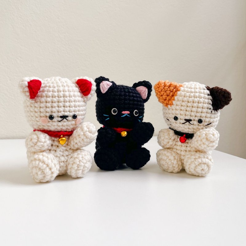 Handmade Lucky Cat Amigurumi – Japanese Maneki Neko Crochet Doll - 公仔/玩偶 - 棉．麻 