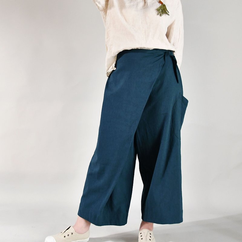 Autumn and winter strappy cropped trousers- Teal - กางเกงขายาว - ผ้าฝ้าย/ผ้าลินิน สีน้ำเงิน