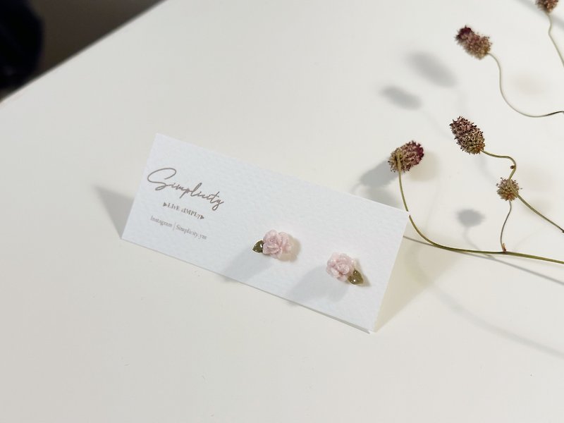 Simplicity | 黏土 薔薇 玟瑰花耳環 - 耳環/耳夾 - 其他材質 粉紅色