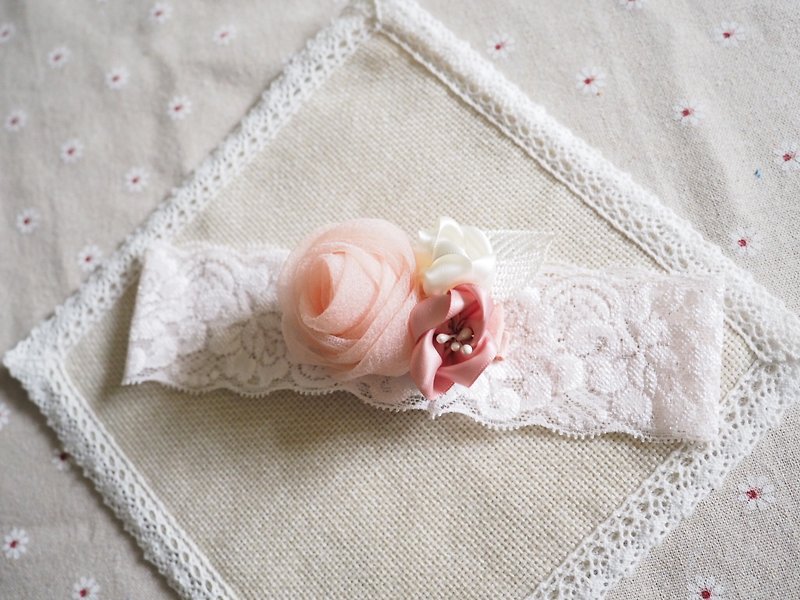 Handmade fabric rose baby/ kid Elastic Headband - ผ้ากันเปื้อน - วัสดุอื่นๆ สึชมพู