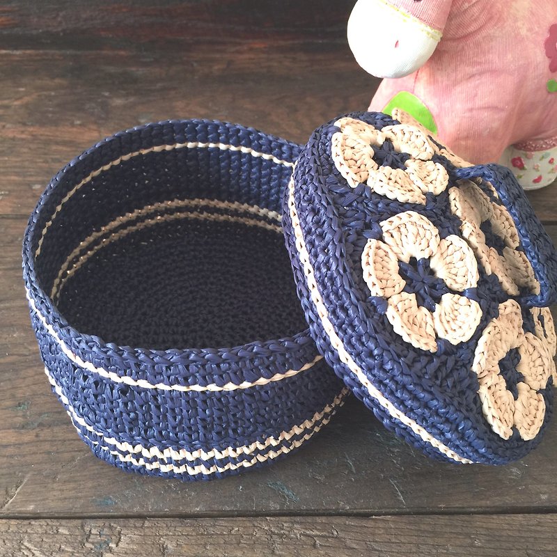 New start to weave circular storage box - Other - Paper Blue