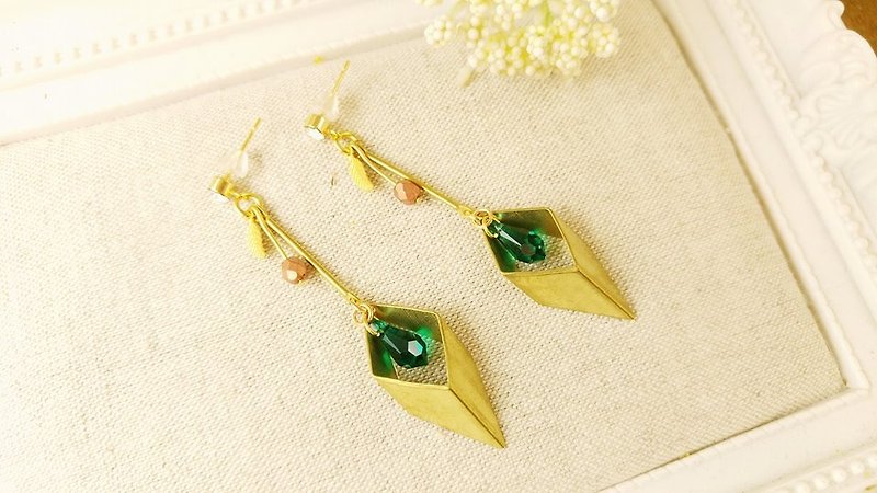 § HUKUROU§ brass rhombus multi-level earrings (brass) (gem green) (pearl) (layered) (anti-allergy) - Earrings & Clip-ons - Other Metals Gold