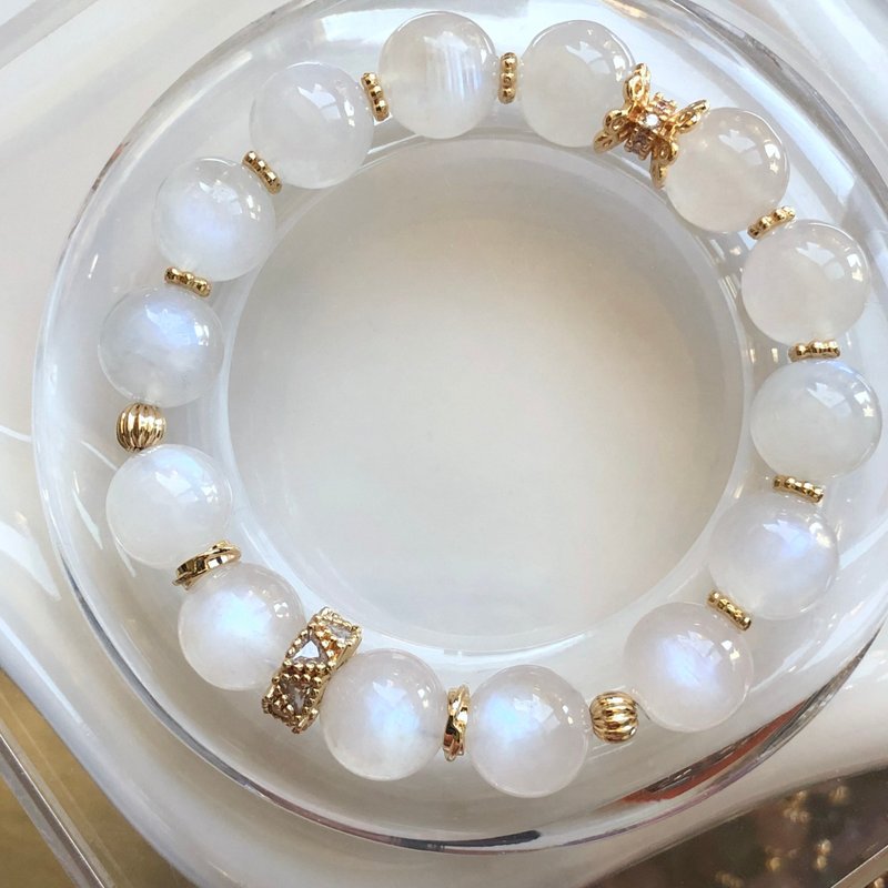ITS-B658 [Designer Piece • One Image One Item • Moonstone •] Natural Stone Crystal Bracelet - สร้อยข้อมือ - เครื่องประดับพลอย ขาว