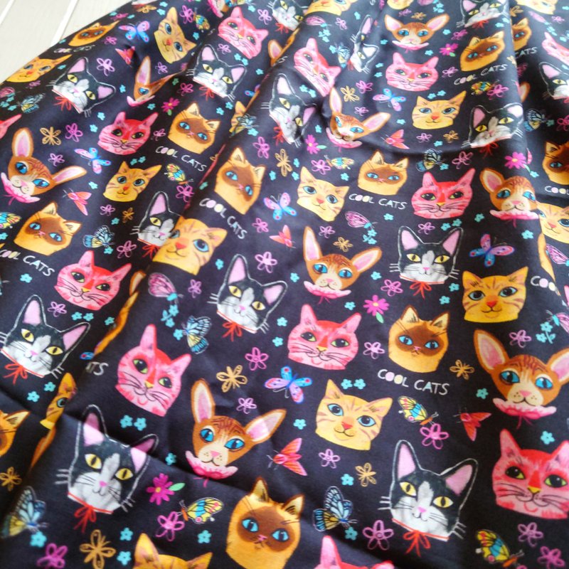 【受注制作】Cats and Butterfly Flowers skirt / Free size / USA  fabric / ねこ 猫  日本製 - 裙子/長裙 - 棉．麻 黑色