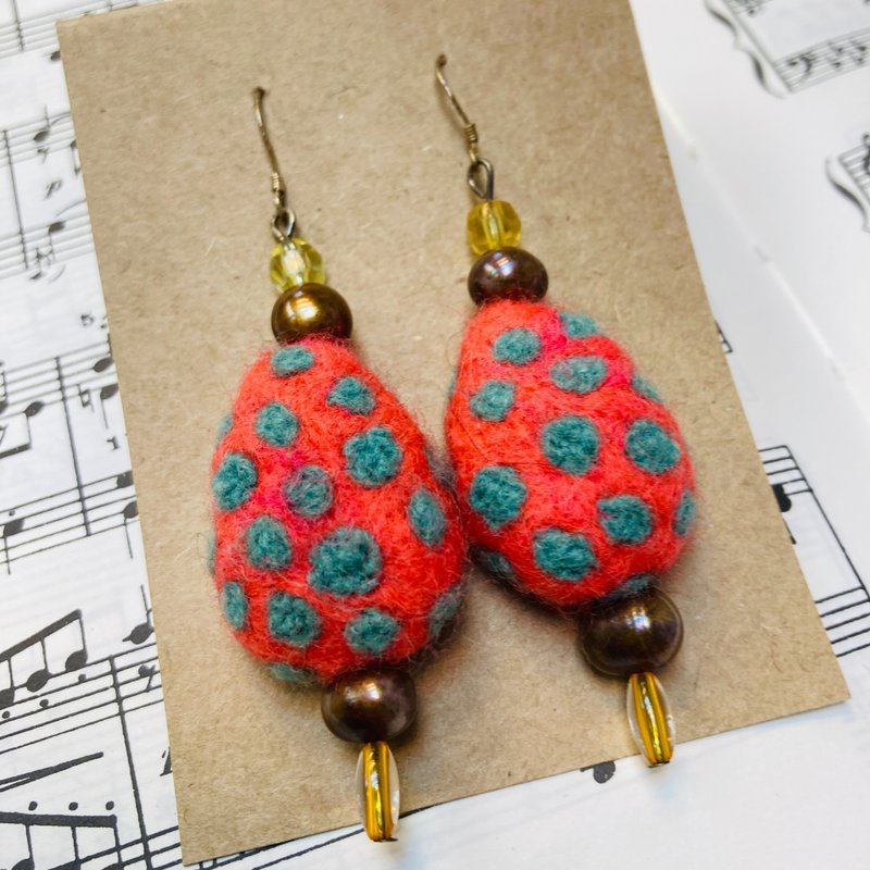 Unique Needle felted with Pearl Earrings: Polka Dots - Earrings & Clip-ons - Wool 