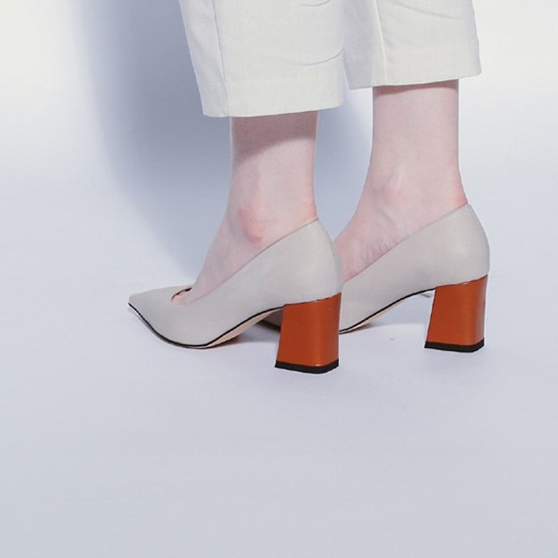 Vintage modern thick with pointed shoes apricot orange - รองเท้าส้นสูง - หนังแท้ สีกากี