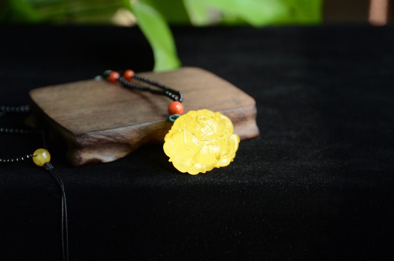 【Flower blossom】Yuan Pei Design House Amber Natural Amber Peony Original Traditional Art Vintage Necklace - สร้อยคอ - เครื่องเพชรพลอย สีเหลือง