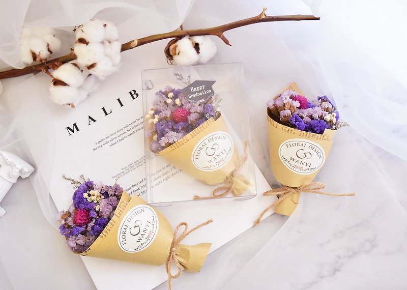 Elegant and cute small bouquets of dried flowers, immortal flowers, graduation gifts, graduation bouquets - ตกแต่งต้นไม้ - พืช/ดอกไม้ สีม่วง