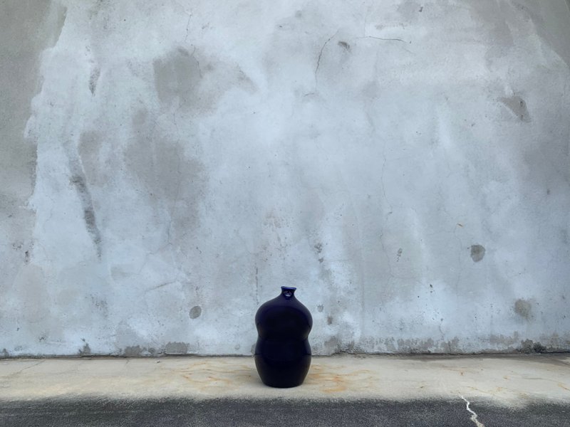 Wave mini vase 全瓷花器 - 深海藍 - 花瓶/花器 - 瓷 藍色