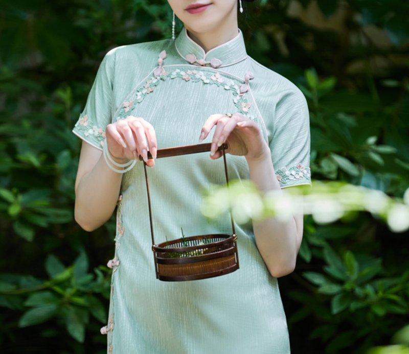 【碧水拂花】 新中式復古/收腰露背/古法雙襟旗袍 - 旗袍/改良式旗袍 - 其他材質 綠色