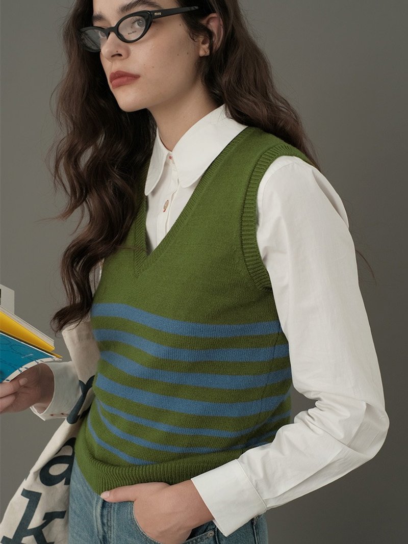 ECRU SOLI Plain White Already Olive Green Blue Striped V-Neck Vest Vest - เสื้อกั๊กผู้หญิง - วัสดุอื่นๆ หลากหลายสี