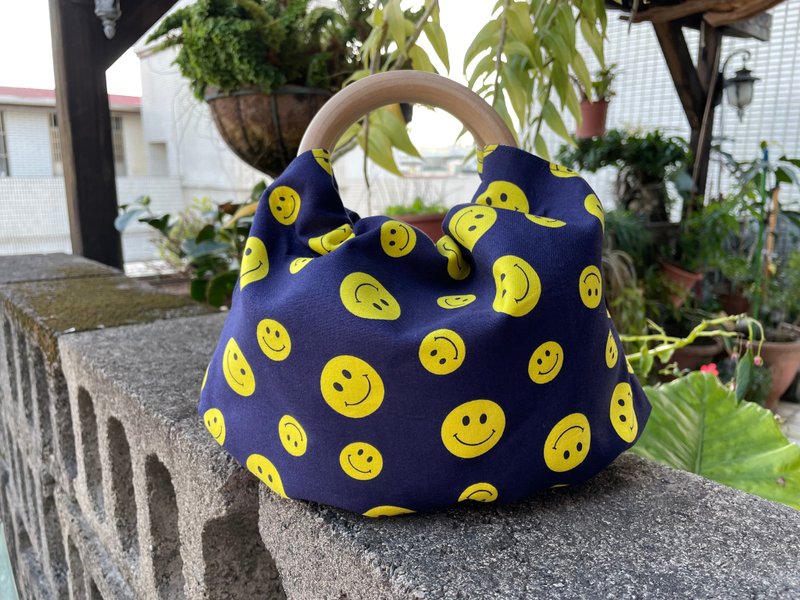 [Pure handmade] Smile wooden ring handbag tote bag (large) - Handbags & Totes - Cotton & Hemp Blue