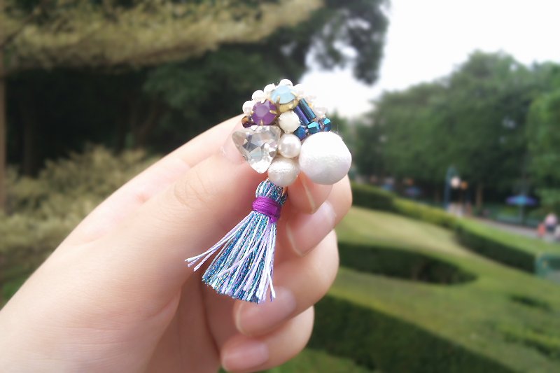 Hand-beaded Cotton pearls Jewelry with (Purple+Blue)Tassel Earrings/Ear-clips - ต่างหู - วัสดุอื่นๆ สีน้ำเงิน
