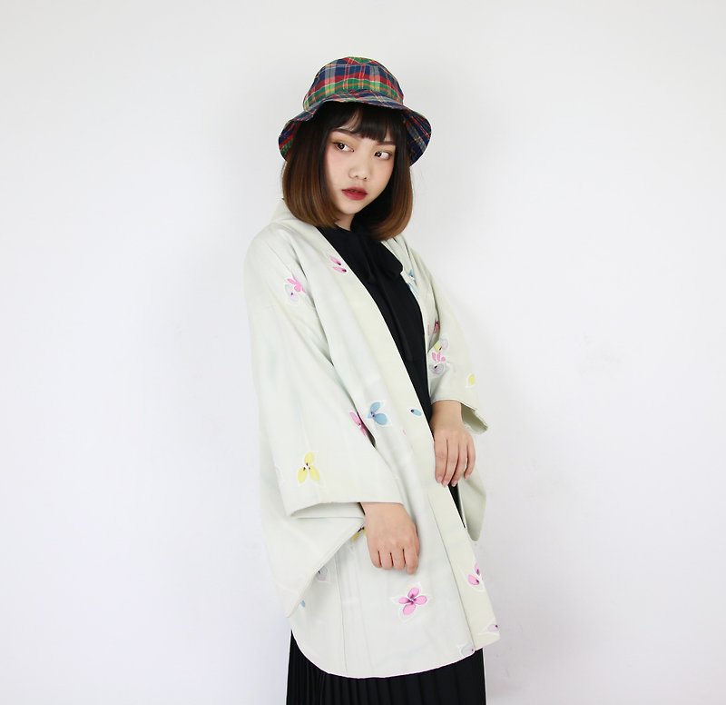 Back to Green:: Japan brings back kimono and light blue floral flowers to men and women // vintage kimono (KC-30) - Women's Casual & Functional Jackets - Silk 