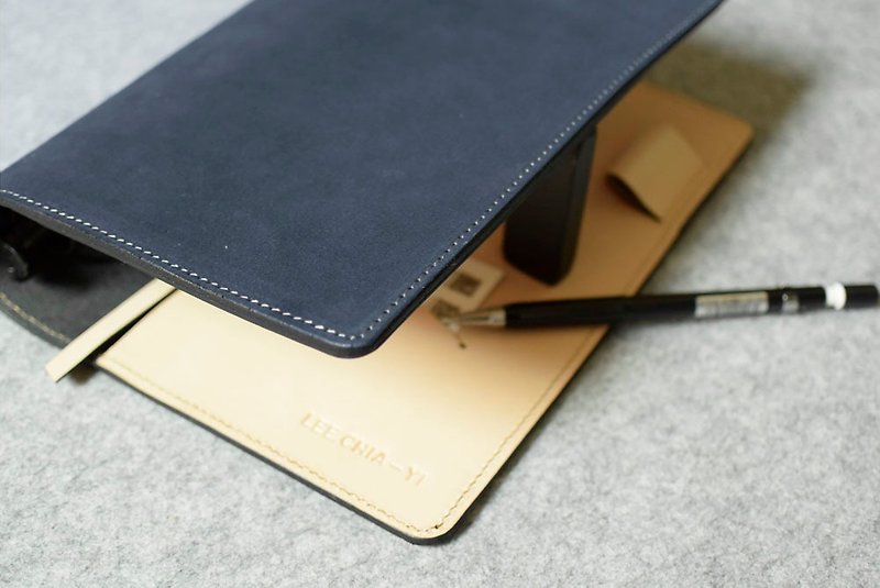 Unbuckled leather loose-leaf notebook//2023 handbook/notebook - Notebooks & Journals - Genuine Leather 