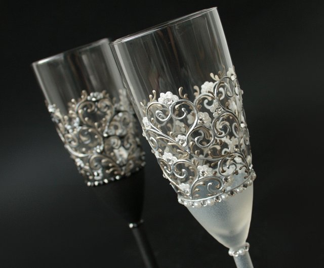 Mr & Mrs Champagne Flutes / Wedding Champagne Glasses / Set of 2