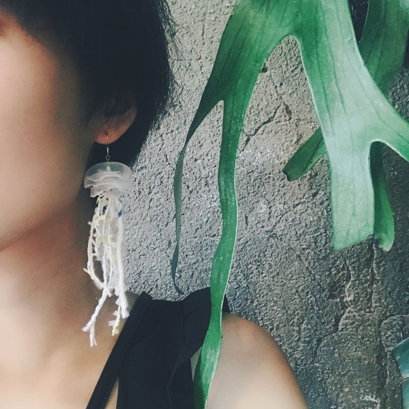 Handmade embroidery//floating jellyfish earrings//single//can be changed into clip-on style - Earrings & Clip-ons - Thread White