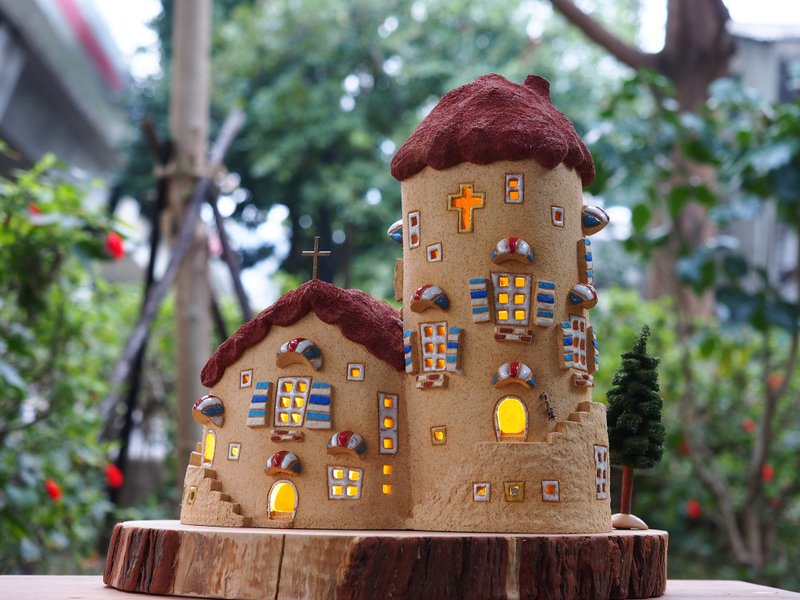 Handmade Church with lighting and 1 big woode base free - ของวางตกแต่ง - ดินเผา หลากหลายสี