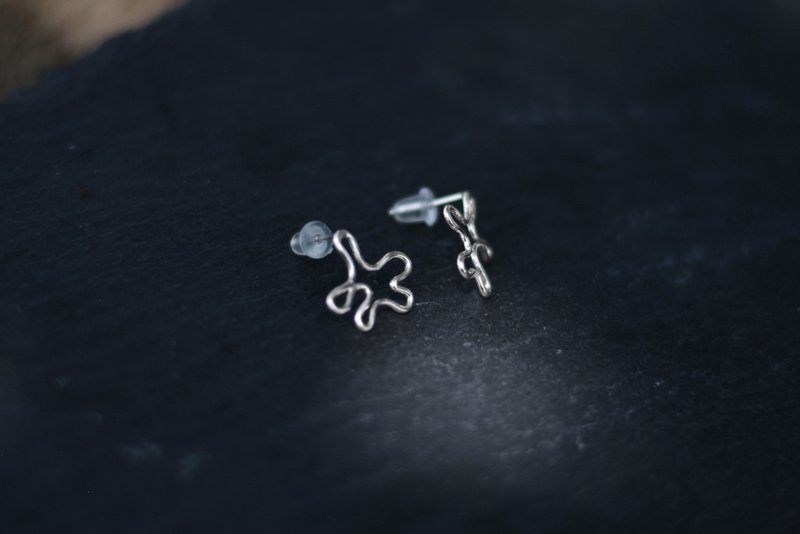 Huahua sterling silver earrings - ต่างหู - เงินแท้ สีเงิน