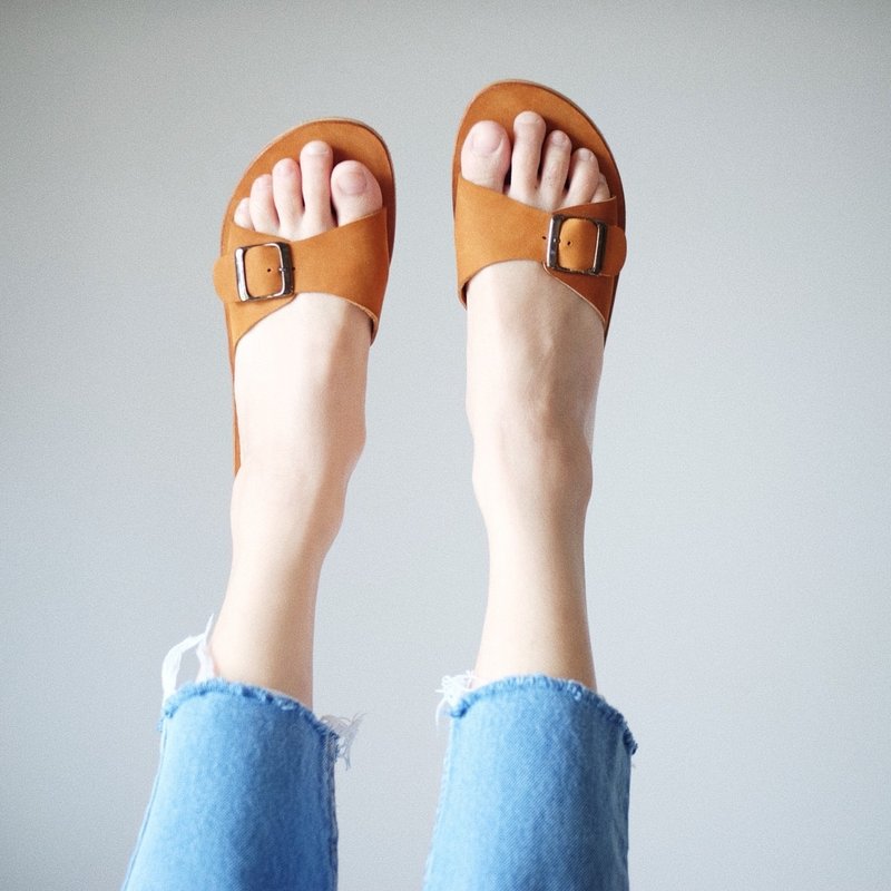 Nubuck leather Buckle Sandal Caramel / AB003 - 女休閒鞋/帆布鞋 - 真皮 咖啡色