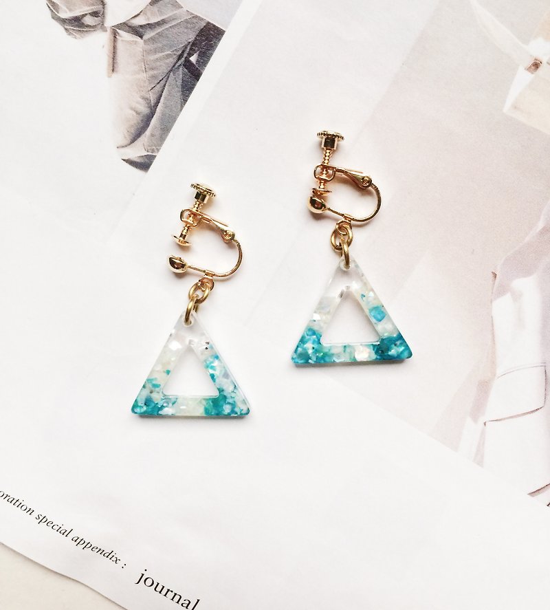 La Don - Geometric Triangle Seashell Beach Ear Pins / Ear Clips - Earrings & Clip-ons - Acrylic Blue