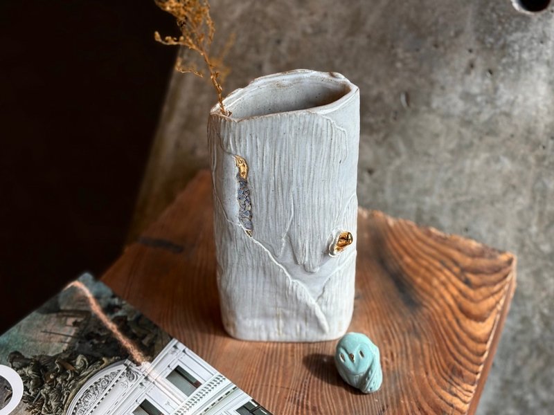 韓國藝術家 이보미 陶瓷造型 手作花器 - 花瓶/花器 - 陶 白色