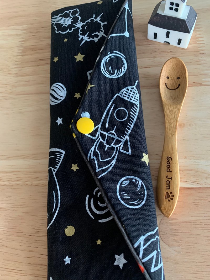 Wenqingfeng environmentally friendly pure cotton chopstick bag sets off to the moon mysterious black Japanese trendy storage handmade tableware - กล่องเก็บของ - ผ้าฝ้าย/ผ้าลินิน สีดำ