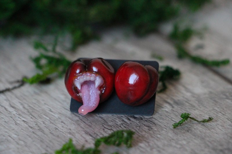 Funky earrings, Cherry Earrings, Toothy Cherry Earrings - 耳環/耳夾/耳骨夾 - 黏土 紅色
