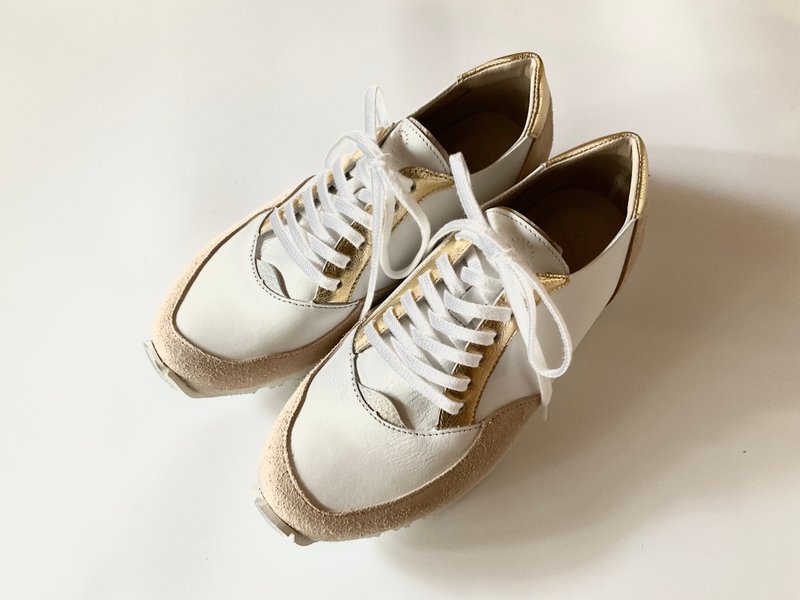 ゴールドアクセントのナチュラルカラー【新色】柔らかい履き心地。WHT/BEG - スニーカー - 革 ホワイト