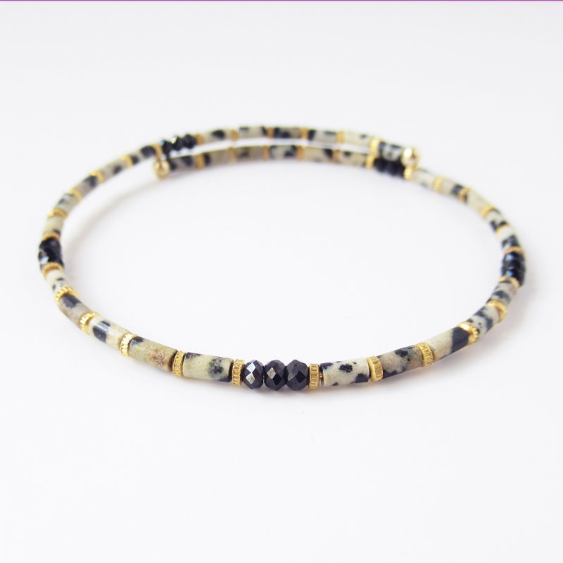 Dalmatian jasper and black spinel, wire bracelet - สร้อยข้อมือ - หิน สีดำ