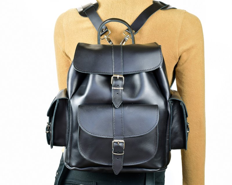 Black Leather Backpack Handmade of Full Grain Leather, Minimal Backpack, Unisex. - 背包/後背包/書包 - 真皮 黑色