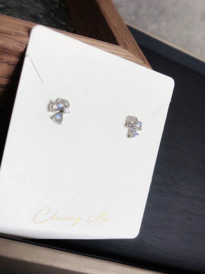 玻璃體月光石 蝴蝶 純銀鑲嵌耳針 - 耳環/耳夾/耳骨夾 - 半寶石 