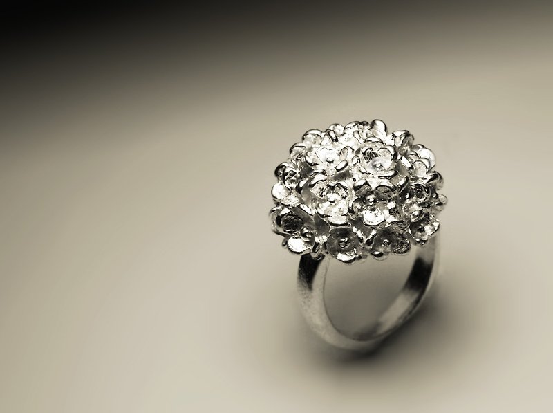 Big Hydrangea Silver Ring - แหวนทั่วไป - โลหะ สีเงิน