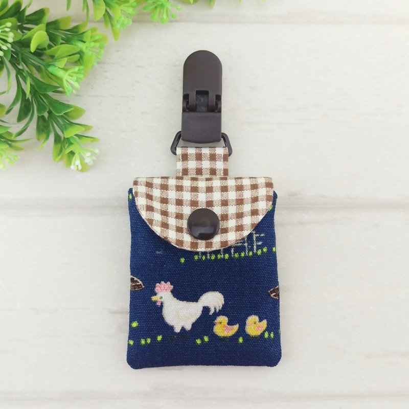 The hen takes the chicks. Ping talisman bag (name can be embroidered) - Omamori - Cotton & Hemp Blue