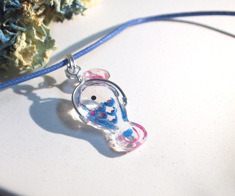 Fish swim exhale _ transparent resin _ necklace _ lovely route _ fish swimming in the chest _ blue - Necklaces - Resin Blue