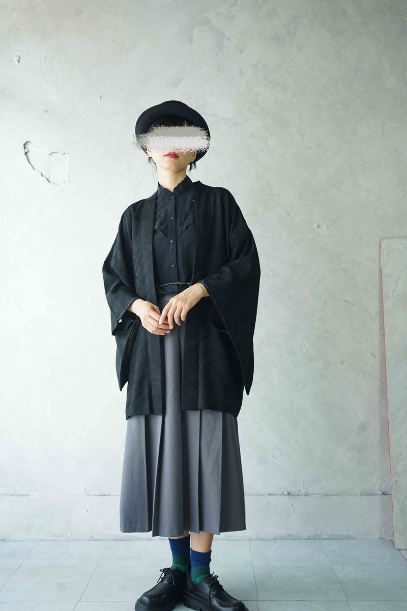 尋寶古著-黑色絹料立體菱格紋織紋質感日本羽織和服 - 女大衣/外套 - 絲．絹 黑色