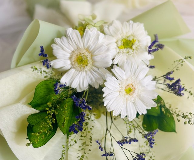 プリザーブドフラワー ガーベラ 小さな花束 - ショップ Carols