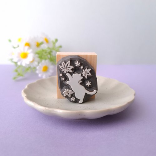 秋 紅葉と猫 消しゴムはんこ もみじ - ショップ Kururi 印鑑・スタンプ