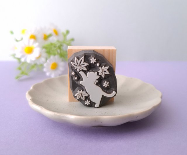 秋 紅葉と猫 消しゴムはんこ もみじ - ショップ Kururi 印鑑・スタンプ