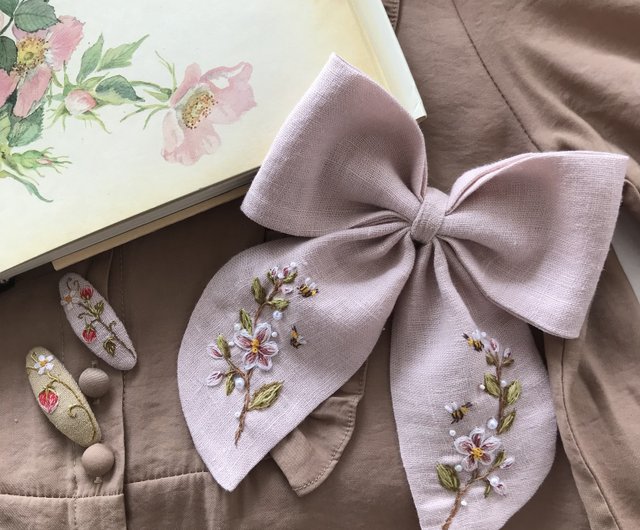 Embroidered hair bow 