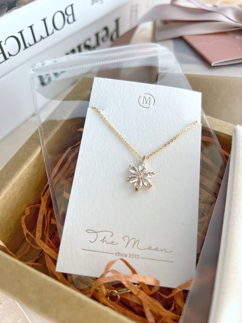 フラワー ネックレス 花モチーフ k18wg 4月誕生石 18金ホワイト
