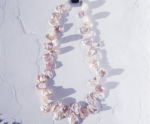 稀少・大粒シャンパン色花びら真珠のエタニティネックレス Rosalia - ショップ Lipatti ネックレス - Pinkoi