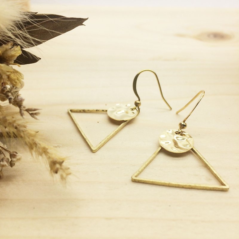 Laolin groceries l hand made brass earrings geometric romance - triangle copper ear hook l ear pin l ear clip - ต่างหู - โลหะ สีทอง