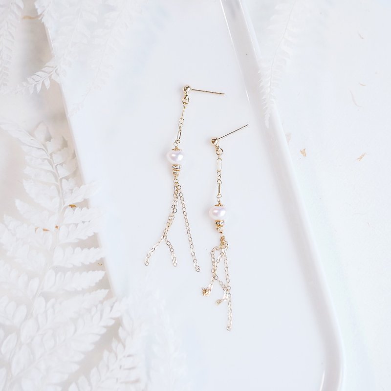 Gold thread tassel pearl earrings crystal - Earrings & Clip-ons - Pearl White