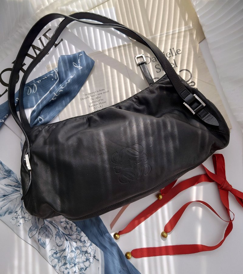 中古包 Loewe 黑色 法棍包單肩包手提包側揹包腋下包餃子包通勤包 - 側背包/斜背包 - 真皮 黑色