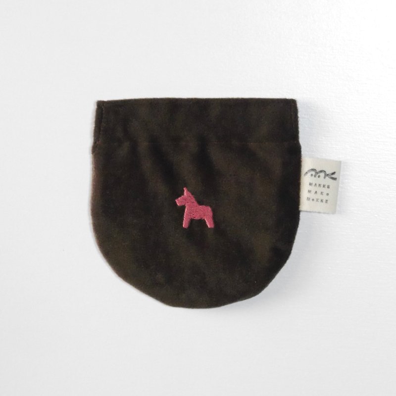 刺繍のスエードポーチ　うま - 化妝包/收納袋 - 聚酯纖維 咖啡色