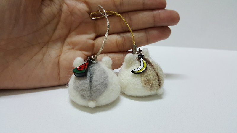 Original Wool Feather Round Hamster Back Ass Phone Charm / Pin section - ที่ห้อยกุญแจ - ขนแกะ สีเทา