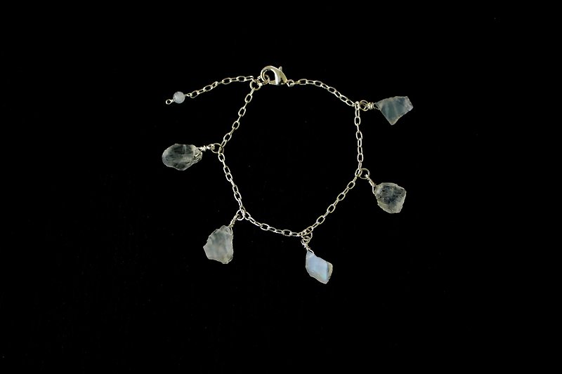 Moonlight stone bracelet crystal blue moon raw stone - สร้อยข้อมือ - เครื่องเพชรพลอย ขาว