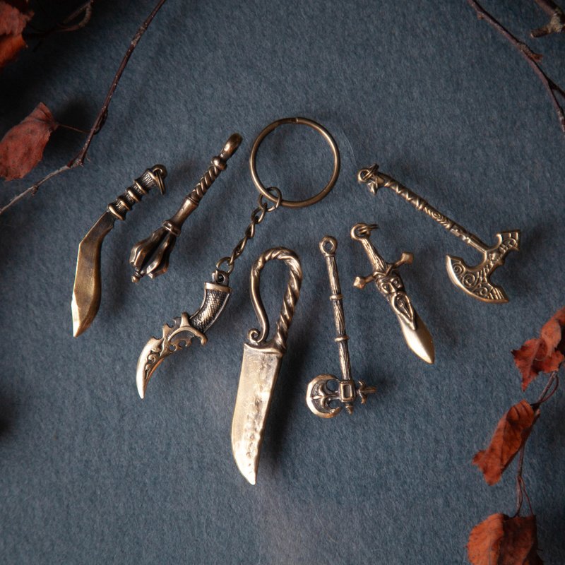 Weapon keychain. Sword, axe, knife trinket. Accessory for man. Handmade Present - ที่ห้อยกุญแจ - โลหะ สีส้ม